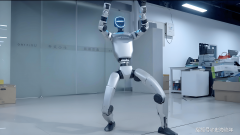 人形机械人已能矫捷完成奔驰、腾跃、空