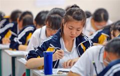 为算法工程师开出30万年薪；以上是今天